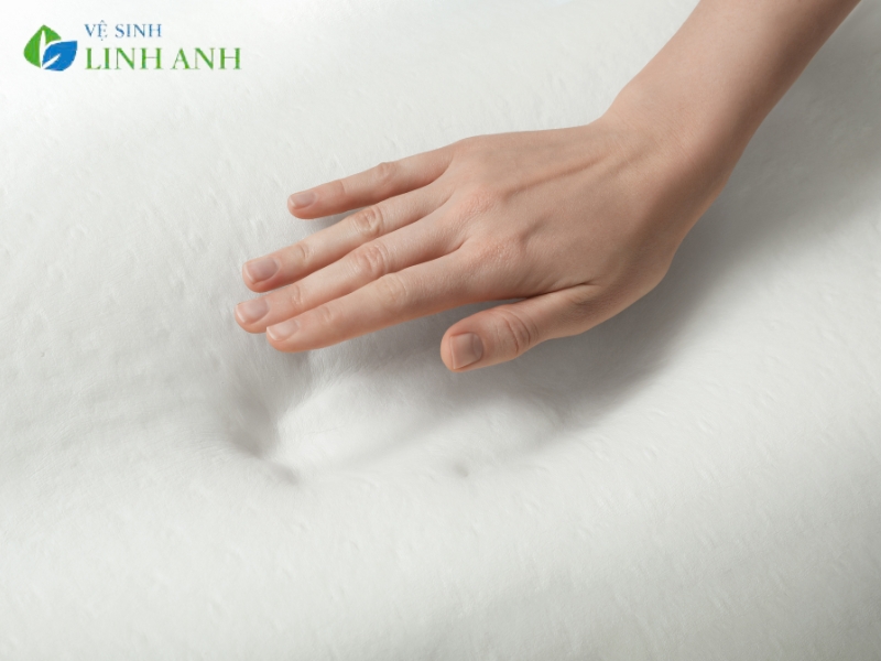 cách giặt gối cao su non